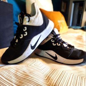 Women's Nike Basketball Shoes Size 7 Black and White
